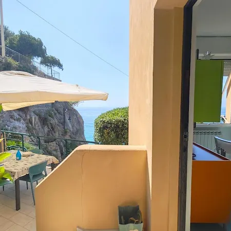 Apartment Hostdomus-dream Suite-on The Sea *