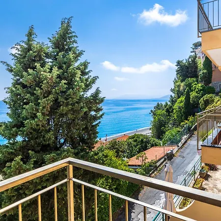 Hostdomus-dream Suite-on The Sea * Finale Ligure